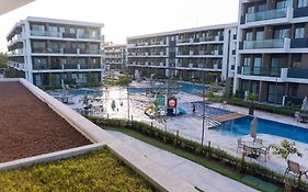 Makia Beach Experience - Flats em Muro Alto (CM) por Yolo